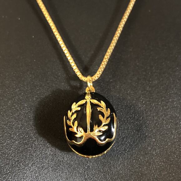 Vintage JOAN RIVERS Egg Gold Tone Black Enamel Emblem Locket Pendant Necklace - Picture 1 of 7